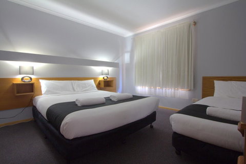 Blue Whale Motor Inn & Apartments - Accommodation Melbourne 1