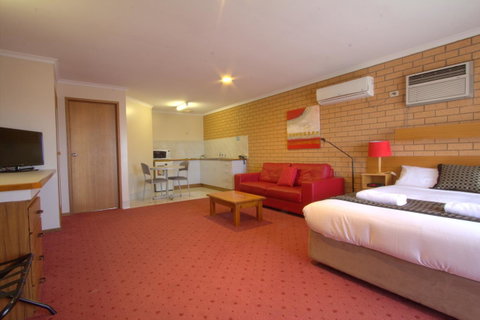 Blue Whale Motor Inn & Apartments - Accommodation Melbourne 17