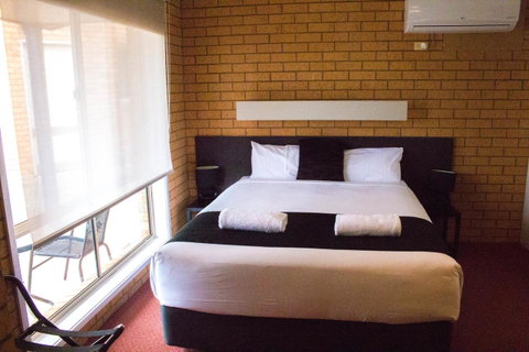Blue Whale Motor Inn & Apartments - Accommodation Melbourne 4