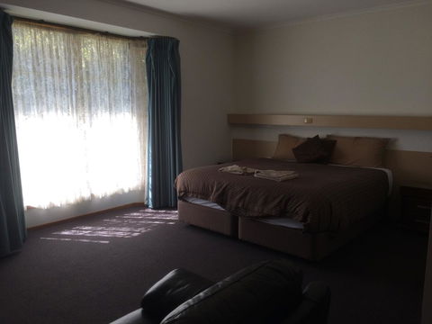 Ambassador Motor Inn - Accommodation Melbourne 17
