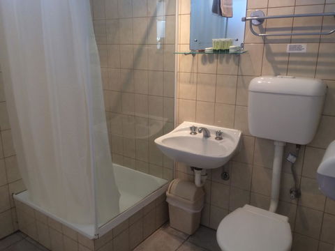 Ambassador Motor Inn - Accommodation Melbourne 2