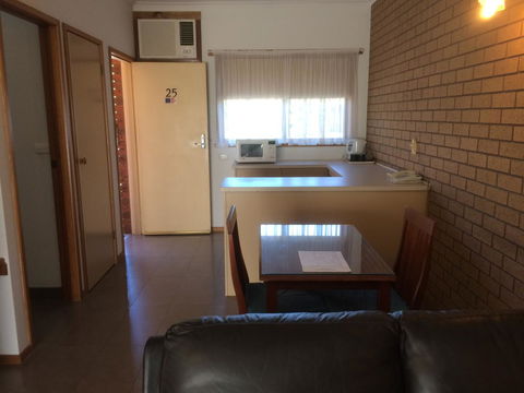 Ambassador Motor Inn - Accommodation Melbourne 16