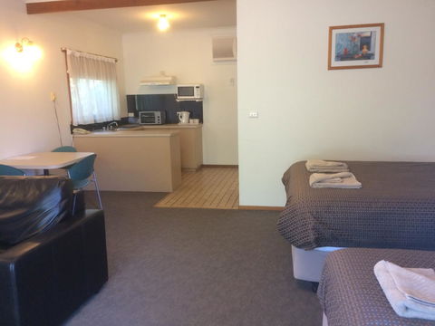 Ambassador Motor Inn - Accommodation Melbourne 7
