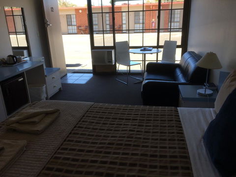 Ambassador Motor Inn - Accommodation Melbourne 24