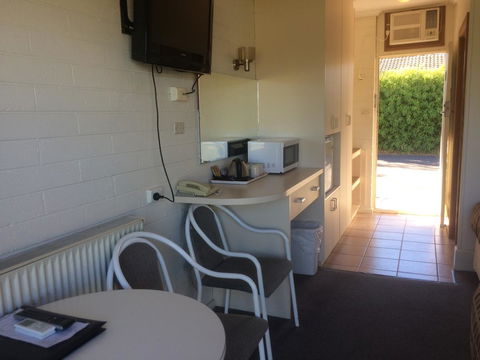 Ambassador Motor Inn - Accommodation Melbourne 11