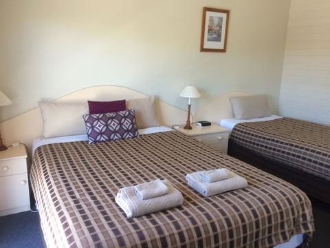 Ambassador Motor Inn - Accommodation Melbourne 13