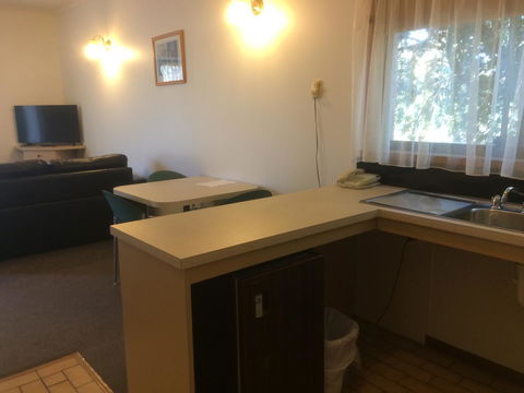 Ambassador Motor Inn - Accommodation Melbourne 6