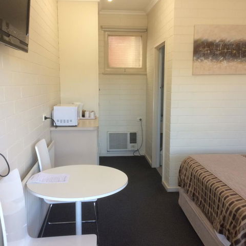 Ambassador Motor Inn - Accommodation Melbourne 21