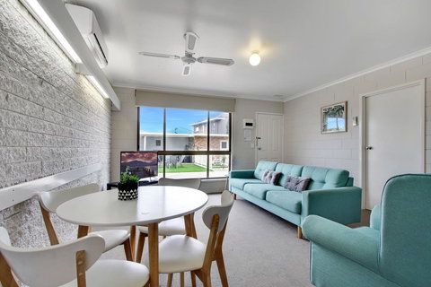 Hybiscus Waterfront Apartments - Accommodation Melbourne 17