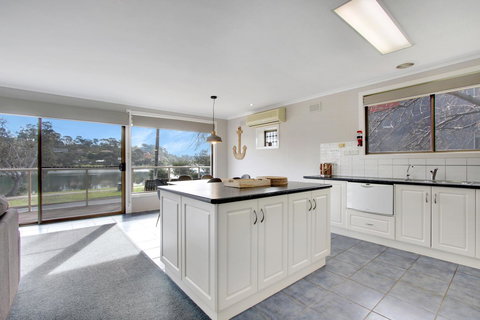 Hybiscus Waterfront Apartments - Accommodation Melbourne 7