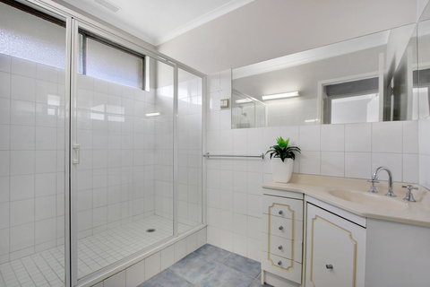 Hybiscus Waterfront Apartments - Accommodation Melbourne 10