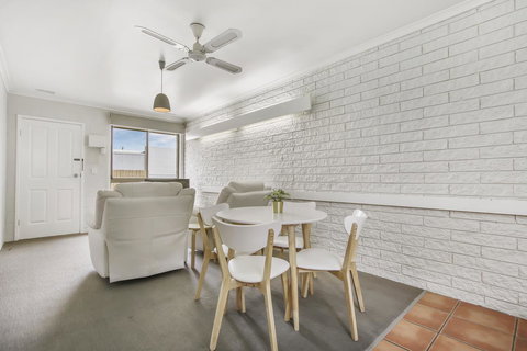 Hybiscus Waterfront Apartments - Accommodation Melbourne 26