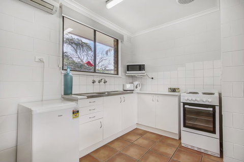 Hybiscus Waterfront Apartments - Accommodation Melbourne 24