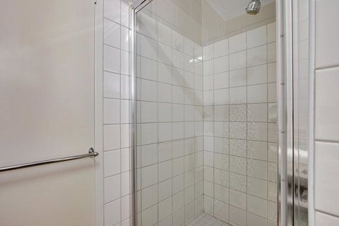 Hybiscus Waterfront Apartments - Accommodation Melbourne 19