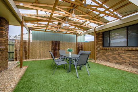 Hybiscus Waterfront Apartments - Accommodation Melbourne 34