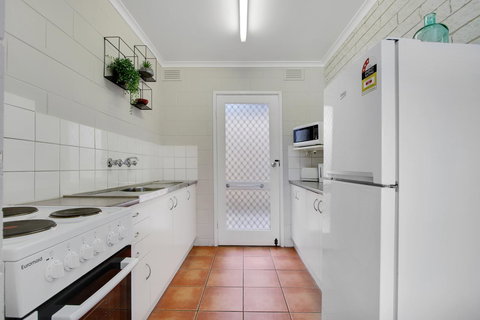 Hybiscus Waterfront Apartments - Accommodation Melbourne 16