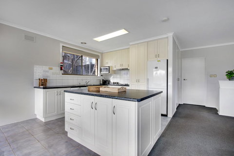 Hybiscus Waterfront Apartments - Accommodation Melbourne 5