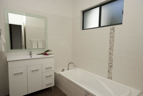 Woodville Beach Townhouse 6 - Accommodation Melbourne 9