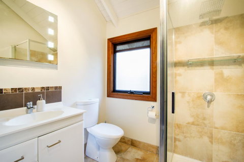 Airlie Beach Eco Cabins - Adults Only - Accommodation Melbourne 22