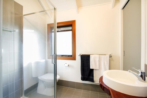 Airlie Beach Eco Cabins - Adults Only - Accommodation Melbourne 26