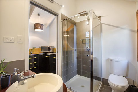 Airlie Beach Eco Cabins - Adults Only - Accommodation Melbourne 30