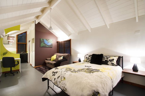 Airlie Beach Eco Cabins - Adults Only - Accommodation Melbourne 25