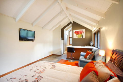 Airlie Beach Eco Cabins - Adults Only - Accommodation Melbourne 9