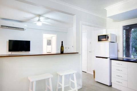 Airlie Beach Eco Cabins - Adults Only - Accommodation Melbourne 8