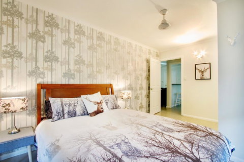 Airlie Beach Eco Cabins - Adults Only - Accommodation Melbourne 33
