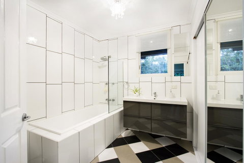 Airlie Beach Eco Cabins - Adults Only - Accommodation Melbourne 35