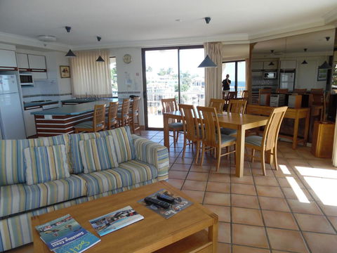 Coolum Caprice - Accommodation Melbourne 12