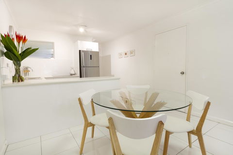 The White House Port Douglas - Accommodation Melbourne 13