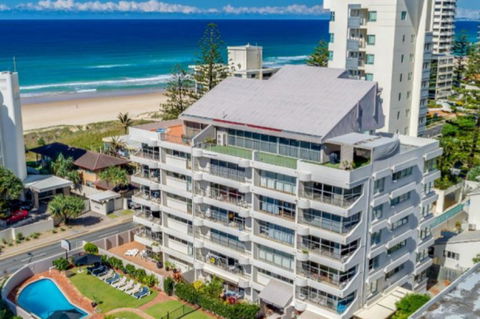 Surfers Chalet - Accommodation Melbourne 9