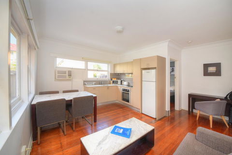 Backpackers In Paradise 18-35 Hostel - Accommodation Melbourne 11