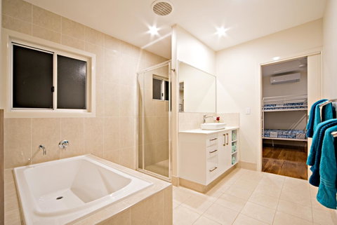 Whitsunday Luxury Homes - Accommodation Melbourne 24
