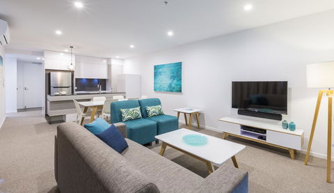 Boardwalk Burleigh Beach - Official - Accommodation Melbourne 17