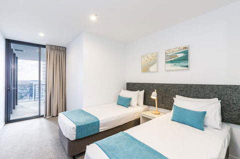 Boardwalk Burleigh Beach - Official - Accommodation Melbourne 10