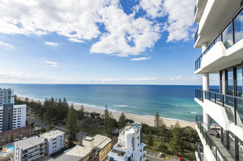 Boardwalk Burleigh Beach - Official - Accommodation Melbourne 27