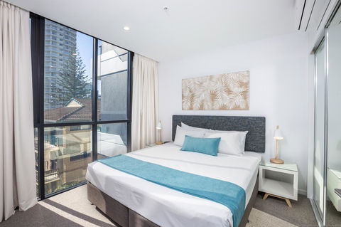 Boardwalk Burleigh Beach - Official - Accommodation Melbourne 37