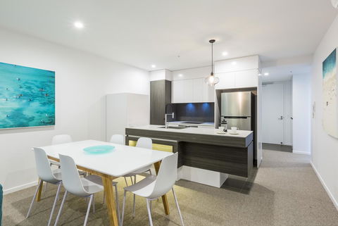 Boardwalk Burleigh Beach - Official - Accommodation Melbourne 8