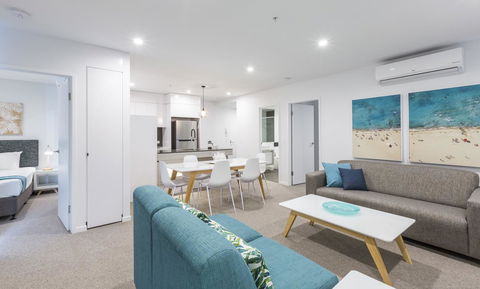 Boardwalk Burleigh Beach - Official - Accommodation Melbourne 42