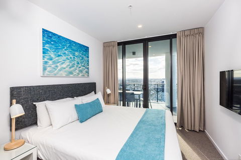 Boardwalk Burleigh Beach - Official - Accommodation Melbourne 13