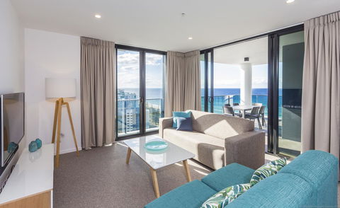 Boardwalk Burleigh Beach - Official - Accommodation Melbourne 1