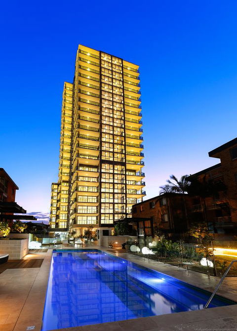 Boardwalk Burleigh Beach - Official - Accommodation Melbourne 7
