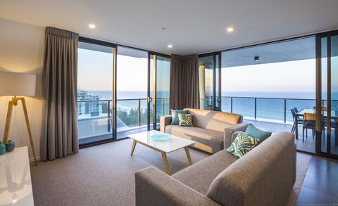 Boardwalk Burleigh Beach - Official - Accommodation Melbourne 6