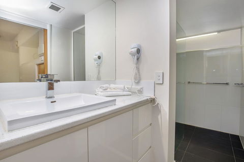 Tiki Hotel Apartments Surfers Paradise - Accommodation Melbourne 5