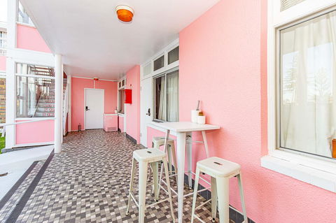 The Pink Hotel Coolangatta - Accommodation Melbourne 3