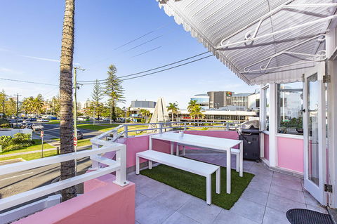 The Pink Hotel Coolangatta - Accommodation Melbourne 6