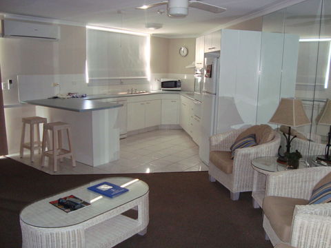 Grosvenor Beachfront Apartments Surfers Paradise - Accommodation Melbourne 14