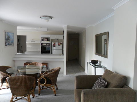 Grosvenor Beachfront Apartments Surfers Paradise - Accommodation Melbourne 5